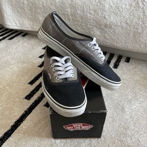 Vans Authentic - Sz 9.5 - Black, White, Plaid